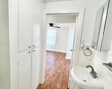 1106 Gulfview Lane - Photo Thumbnail 6