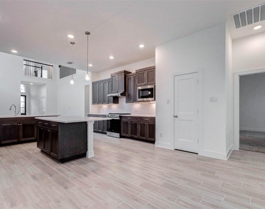11134 Plateau Oak Drive - Photo Thumbnail 3