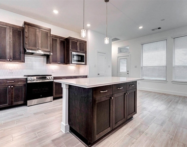 11134 Plateau Oak Drive - Photo Thumbnail 5