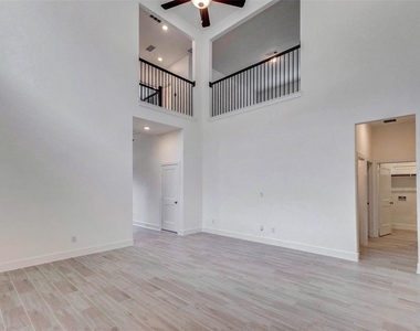 11134 Plateau Oak Drive - Photo Thumbnail 2