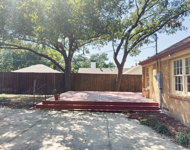 2222 Carnes Street - Photo Thumbnail 5