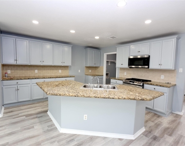 9218 Mission Arbor Lane - Photo Thumbnail 7