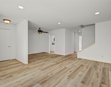1334 Country Place Drive - Photo Thumbnail 5