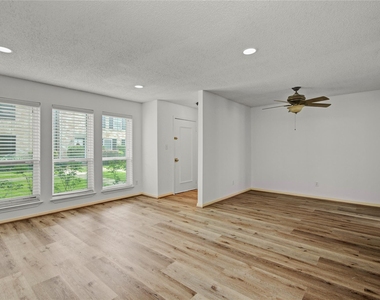 1334 Country Place Drive - Photo Thumbnail 6