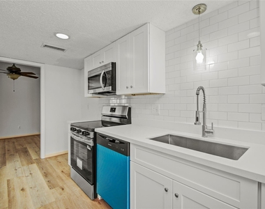 1334 Country Place Drive - Photo Thumbnail 10