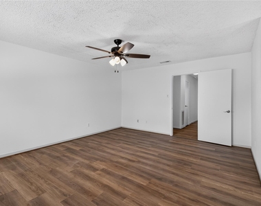1334 Country Place Drive - Photo Thumbnail 25