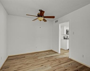 1334 Country Place Drive - Photo Thumbnail 8