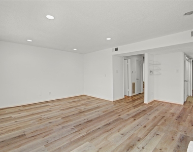 1334 Country Place Drive - Photo Thumbnail 14