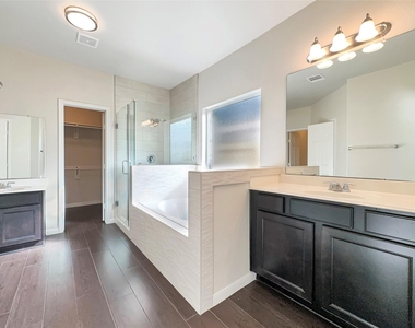 8311 Bay Oaks Drive - Photo Thumbnail 7