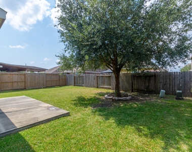 8311 Bay Oaks Drive - Photo Thumbnail 14