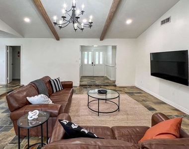 2012 E Lacey Oak Circle - Photo Thumbnail 5
