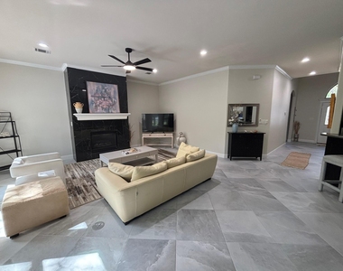 119 April Waters Drive W - Photo Thumbnail 4