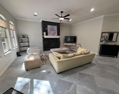 119 April Waters Drive W - Photo Thumbnail 3