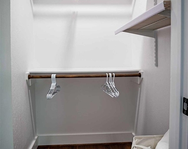 1613 Hickory Street - Photo Thumbnail 26