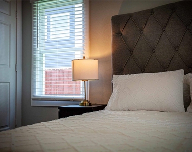 1613 Hickory Street - Photo Thumbnail 27