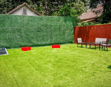 1613 Hickory Street - Photo Thumbnail 29