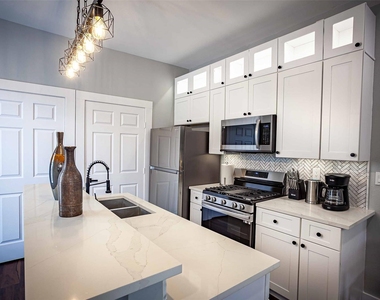 1613 Hickory Street - Photo Thumbnail 12
