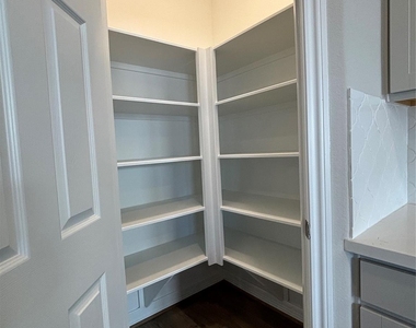 2913 Cliff Ridge Lane - Photo Thumbnail 32