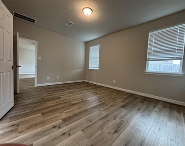 2913 Cliff Ridge Lane - Photo Thumbnail 17