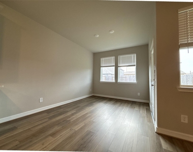 2913 Cliff Ridge Lane - Photo Thumbnail 13
