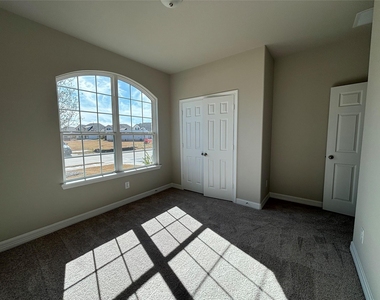 2913 Cliff Ridge Lane - Photo Thumbnail 22
