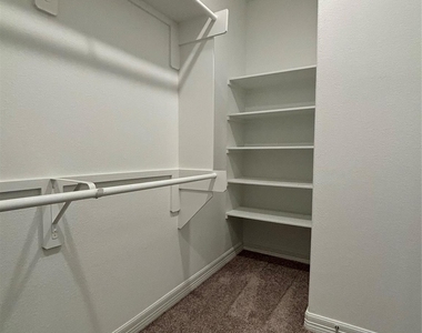 2913 Cliff Ridge Lane - Photo Thumbnail 21
