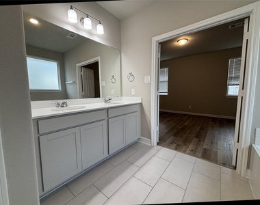 2913 Cliff Ridge Lane - Photo Thumbnail 21