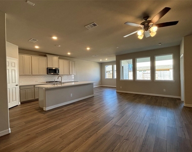 2913 Cliff Ridge Lane - Photo Thumbnail 5