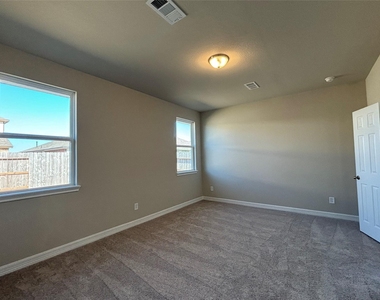 2913 Cliff Ridge Lane - Photo Thumbnail 13