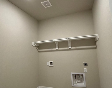 2913 Cliff Ridge Lane - Photo Thumbnail 33