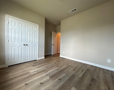 2913 Cliff Ridge Lane - Photo Thumbnail 36