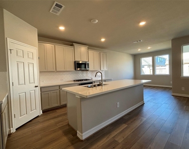 2913 Cliff Ridge Lane - Photo Thumbnail 6