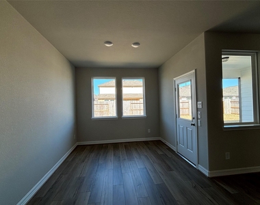 2913 Cliff Ridge Lane - Photo Thumbnail 8
