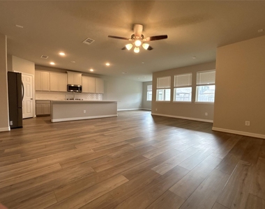 2913 Cliff Ridge Lane - Photo Thumbnail 7