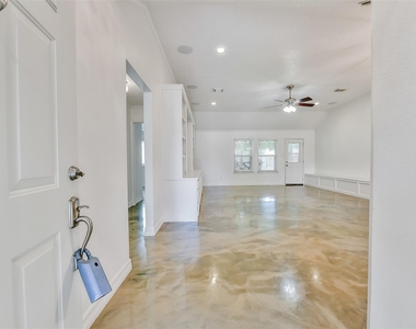515 Valley Drive - Photo Thumbnail 2