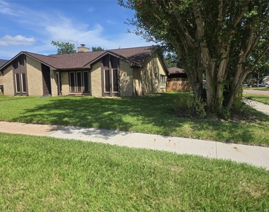 9802 Sagepike Drive - Photo Thumbnail 2