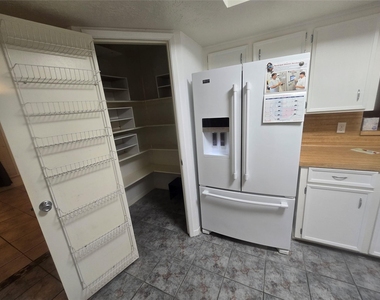 9802 Sagepike Drive - Photo Thumbnail 14