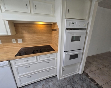 9802 Sagepike Drive - Photo Thumbnail 12