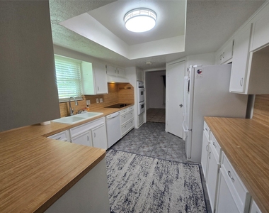 9802 Sagepike Drive - Photo Thumbnail 11
