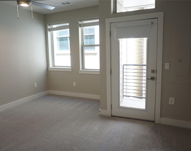 4819 Caroline Street - Photo Thumbnail 3
