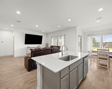 1134 Della Lane - Photo Thumbnail 4