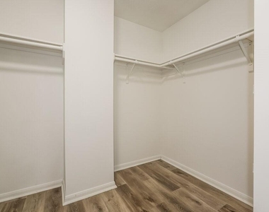 18450 Hollow Oaks Circle - Photo Thumbnail 10