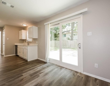 18450 Hollow Oaks Circle - Photo Thumbnail 3