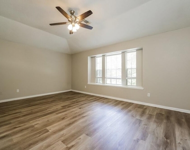 18450 Hollow Oaks Circle - Photo Thumbnail 6