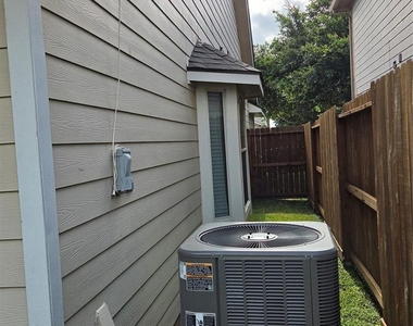11047 Knobbley Oak Court - Photo Thumbnail 10