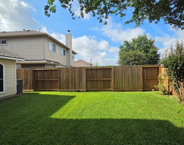 11047 Knobbley Oak Court - Photo Thumbnail 5