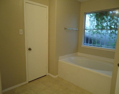 11047 Knobbley Oak Court - Photo Thumbnail 25