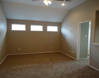 11047 Knobbley Oak Court - Photo Thumbnail 15