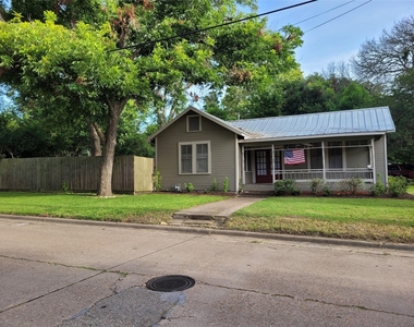 105 E Germania Street - Photo Thumbnail 1