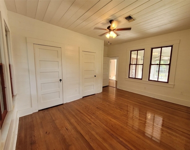 105 E Germania Street - Photo Thumbnail 6